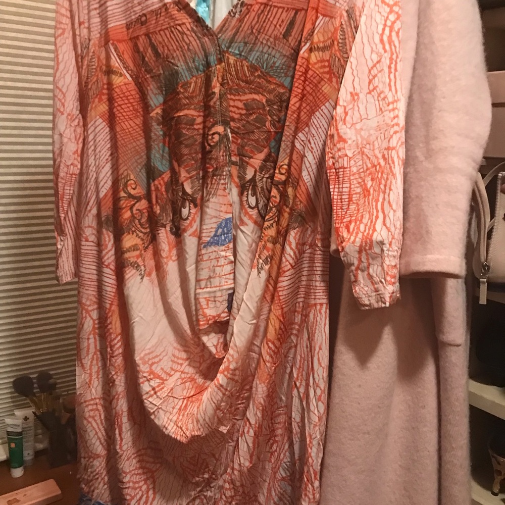 Colorful Abstract Print summer , beach dress fits size 10-14;
Knee length